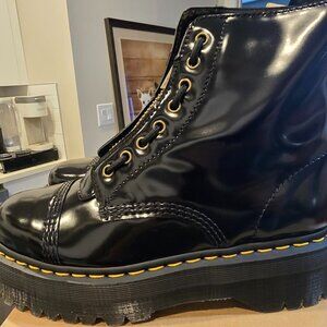 Dr. Martens Vegan Leather Sinclair 26410001 Platform Boot Boots Women's Sz 9 NEW